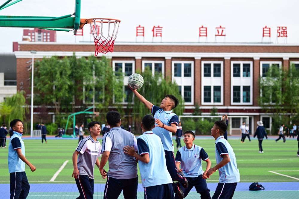 要留清气满乾坤——2024年以习近平同志为核心的党中央贯彻执行中央八项规定、推进作风建设综述(图5)