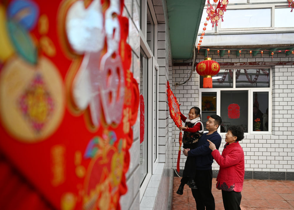 要留清气满乾坤——2024年以习近平同志为核心的党中央贯彻执行中央八项规定、推进作风建设综述(图4)